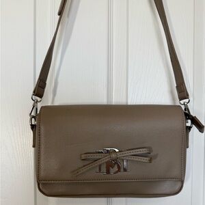 4/$20 Badgley Mischka NWOT cross body purse with logo bow detail